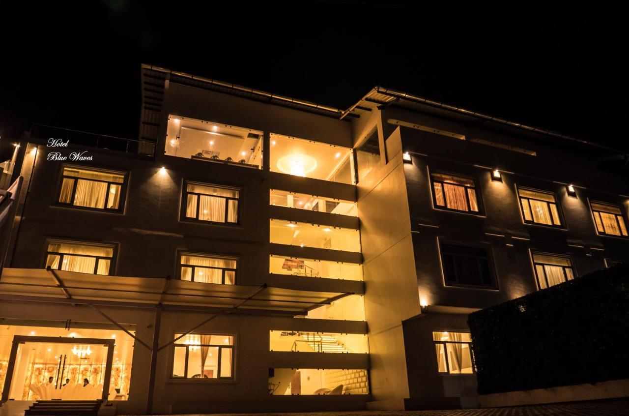 Hotel Blue Waves Jangli Ghāt Buitenkant foto